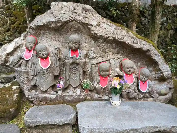 鞍馬寺の{uncategorized: "未分類", other: "その他", undefined: "問題あり", building: "その他建物", grave: "お墓", sacred_gate: "鳥居", guardian: "狛犬", statue: "像", buddha: "仏像", history: "歴史", nature: "自然", garden: "庭園", animal: "動物", pagoda: "塔", temizu: "手水舎", mountain_gate: "山門・神門", sanctuary: "本殿・本堂", subordinate: "末社・摂社", art: "芸術", scenery: "景色", jizo: "地蔵", ema: "絵馬", goshuin: "御朱印", omikuji: "おみくじ", items: "授与品その他", amulet: "お守り", goshuincho: "御朱印帳", eats: "食事", festival: "お祭り", votive_dance: "神楽", shichigosan: "七五三参", wedding: "結婚式", experience: "体験その他", initially: "初詣", around: "周辺", anti_infection: "感染症対策"}