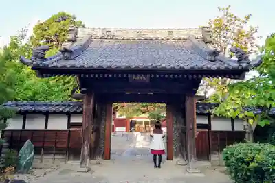 称念寺の山門・神門