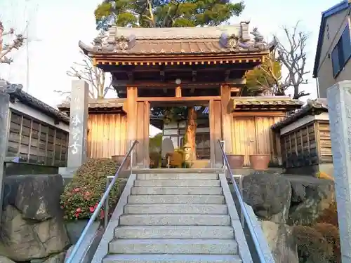 本覚寺の山門