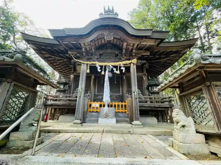 比都佐神社の{uncategorized: "未分類", other: "その他", undefined: "問題あり", building: "その他建物", grave: "お墓", sacred_gate: "鳥居", guardian: "狛犬", statue: "像", buddha: "仏像", history: "歴史", nature: "自然", garden: "庭園", animal: "動物", pagoda: "塔", temizu: "手水舎", mountain_gate: "山門・神門", sanctuary: "本殿・本堂", subordinate: "末社・摂社", art: "芸術", scenery: "景色", jizo: "地蔵", ema: "絵馬", goshuin: "御朱印", omikuji: "おみくじ", items: "授与品その他", amulet: "お守り", goshuincho: "御朱印帳", eats: "食事", festival: "お祭り", votive_dance: "神楽", shichigosan: "七五三参", wedding: "結婚式", experience: "体験その他", initially: "初詣", around: "周辺", anti_infection: "感染症対策"}