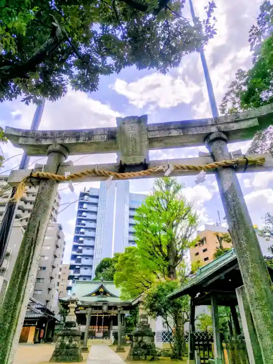 綾瀬稲荷神社の{uncategorized: "未分類", other: "その他", undefined: "問題あり", building: "その他建物", grave: "お墓", sacred_gate: "鳥居", guardian: "狛犬", statue: "像", buddha: "仏像", history: "歴史", nature: "自然", garden: "庭園", animal: "動物", pagoda: "塔", temizu: "手水舎", mountain_gate: "山門・神門", sanctuary: "本殿・本堂", subordinate: "末社・摂社", art: "芸術", scenery: "景色", jizo: "地蔵", ema: "絵馬", goshuin: "御朱印", omikuji: "おみくじ", items: "授与品その他", amulet: "お守り", goshuincho: "御朱印帳", eats: "食事", festival: "お祭り", votive_dance: "神楽", shichigosan: "七五三参", wedding: "結婚式", experience: "体験その他", initially: "初詣", around: "周辺", anti_infection: "感染症対策"}