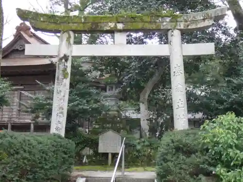 三朝神社の鳥居