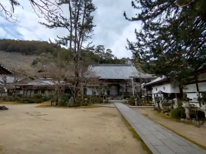 西明寺の{uncategorized: "未分類", other: "その他", undefined: "問題あり", building: "その他建物", grave: "お墓", sacred_gate: "鳥居", guardian: "狛犬", statue: "像", buddha: "仏像", history: "歴史", nature: "自然", garden: "庭園", animal: "動物", pagoda: "塔", temizu: "手水舎", mountain_gate: "山門・神門", sanctuary: "本殿・本堂", subordinate: "末社・摂社", art: "芸術", scenery: "景色", jizo: "地蔵", ema: "絵馬", goshuin: "御朱印", omikuji: "おみくじ", items: "授与品その他", amulet: "お守り", goshuincho: "御朱印帳", eats: "食事", festival: "お祭り", votive_dance: "神楽", shichigosan: "七五三参", wedding: "結婚式", experience: "体験その他", initially: "初詣", around: "周辺", anti_infection: "感染症対策"}