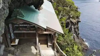 石室神社の本殿・本堂