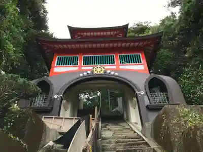 津照寺の山門・神門