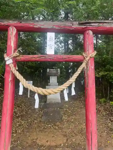 賀茂別雷神社奥宮の{uncategorized: "未分類", other: "その他", undefined: "問題あり", building: "その他建物", grave: "お墓", sacred_gate: "鳥居", guardian: "狛犬", statue: "像", buddha: "仏像", history: "歴史", nature: "自然", garden: "庭園", animal: "動物", pagoda: "塔", temizu: "手水舎", mountain_gate: "山門・神門", sanctuary: "本殿・本堂", subordinate: "末社・摂社", art: "芸術", scenery: "景色", jizo: "地蔵", ema: "絵馬", goshuin: "御朱印", omikuji: "おみくじ", items: "授与品その他", amulet: "お守り", goshuincho: "御朱印帳", eats: "食事", festival: "お祭り", votive_dance: "神楽", shichigosan: "七五三参", wedding: "結婚式", experience: "体験その他", initially: "初詣", around: "周辺", anti_infection: "感染症対策"}