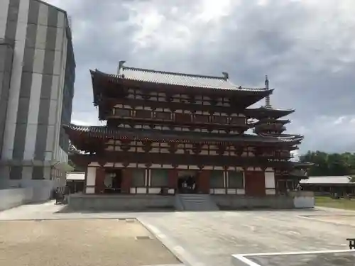 薬師寺の本殿・本堂