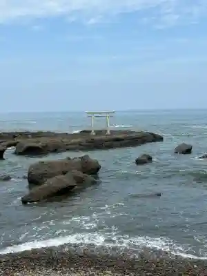 大洗磯前神社の{uncategorized: "未分類", other: "その他", undefined: "問題あり", building: "その他建物", grave: "お墓", sacred_gate: "鳥居", guardian: "狛犬", statue: "像", buddha: "仏像", history: "歴史", nature: "自然", garden: "庭園", animal: "動物", pagoda: "塔", temizu: "手水舎", mountain_gate: "山門・神門", sanctuary: "本殿・本堂", subordinate: "末社・摂社", art: "芸術", scenery: "景色", jizo: "地蔵", ema: "絵馬", goshuin: "御朱印", omikuji: "おみくじ", items: "授与品その他", amulet: "お守り", goshuincho: "御朱印帳", eats: "食事", festival: "お祭り", votive_dance: "神楽", shichigosan: "七五三参", wedding: "結婚式", experience: "体験その他", initially: "初詣", around: "周辺", anti_infection: "感染症対策"}