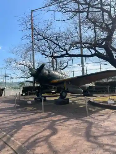 知覧町護国神社の{uncategorized: "未分類", other: "その他", undefined: "問題あり", building: "その他建物", grave: "お墓", sacred_gate: "鳥居", guardian: "狛犬", statue: "像", buddha: "仏像", history: "歴史", nature: "自然", garden: "庭園", animal: "動物", pagoda: "塔", temizu: "手水舎", mountain_gate: "山門・神門", sanctuary: "本殿・本堂", subordinate: "末社・摂社", art: "芸術", scenery: "景色", jizo: "地蔵", ema: "絵馬", goshuin: "御朱印", omikuji: "おみくじ", items: "授与品その他", amulet: "お守り", goshuincho: "御朱印帳", eats: "食事", festival: "お祭り", votive_dance: "神楽", shichigosan: "七五三参", wedding: "結婚式", experience: "体験その他", initially: "初詣", around: "周辺", anti_infection: "感染症対策"}