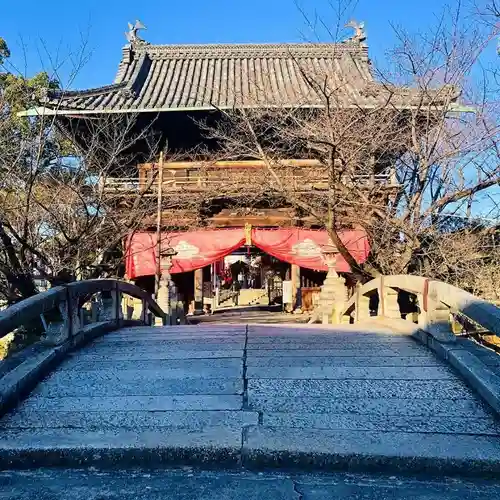 笠覆寺 (笠寺観音)の山門