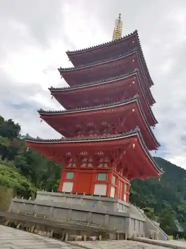 総本山　本福寺の塔