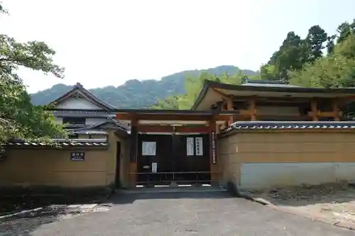 宝菩提院願徳寺の山門・神門
