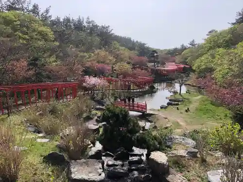 高山稲荷神社の庭園