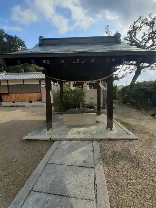 矢田坐久志玉比古神社の{uncategorized: "未分類", other: "その他", undefined: "問題あり", building: "その他建物", grave: "お墓", sacred_gate: "鳥居", guardian: "狛犬", statue: "像", buddha: "仏像", history: "歴史", nature: "自然", garden: "庭園", animal: "動物", pagoda: "塔", temizu: "手水舎", mountain_gate: "山門・神門", sanctuary: "本殿・本堂", subordinate: "末社・摂社", art: "芸術", scenery: "景色", jizo: "地蔵", ema: "絵馬", goshuin: "御朱印", omikuji: "おみくじ", items: "授与品その他", amulet: "お守り", goshuincho: "御朱印帳", eats: "食事", festival: "お祭り", votive_dance: "神楽", shichigosan: "七五三参", wedding: "結婚式", experience: "体験その他", initially: "初詣", around: "周辺", anti_infection: "感染症対策"}