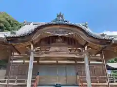 満願寺の本殿