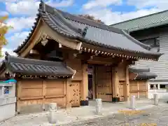 西新井大師総持寺の山門