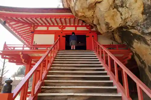 達谷西光寺の本殿