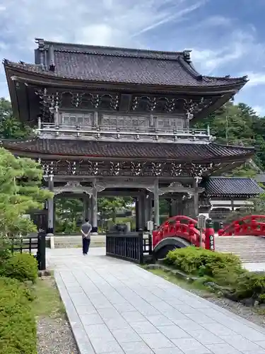 総持寺祖院の山門