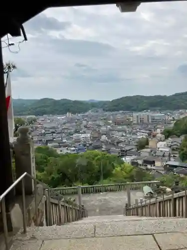 足高神社の{uncategorized: "未分類", other: "その他", undefined: "問題あり", building: "その他建物", grave: "お墓", sacred_gate: "鳥居", guardian: "狛犬", statue: "像", buddha: "仏像", history: "歴史", nature: "自然", garden: "庭園", animal: "動物", pagoda: "塔", temizu: "手水舎", mountain_gate: "山門・神門", sanctuary: "本殿・本堂", subordinate: "末社・摂社", art: "芸術", scenery: "景色", jizo: "地蔵", ema: "絵馬", goshuin: "御朱印", omikuji: "おみくじ", items: "授与品その他", amulet: "お守り", goshuincho: "御朱印帳", eats: "食事", festival: "お祭り", votive_dance: "神楽", shichigosan: "七五三参", wedding: "結婚式", experience: "体験その他", initially: "初詣", around: "周辺", anti_infection: "感染症対策"}