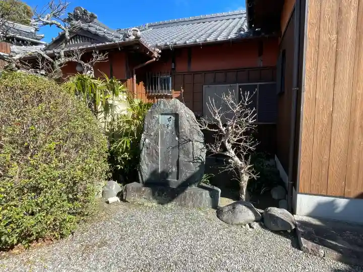 願成寺の{uncategorized: "未分類", other: "その他", undefined: "問題あり", building: "その他建物", grave: "お墓", sacred_gate: "鳥居", guardian: "狛犬", statue: "像", buddha: "仏像", history: "歴史", nature: "自然", garden: "庭園", animal: "動物", pagoda: "塔", temizu: "手水舎", mountain_gate: "山門・神門", sanctuary: "本殿・本堂", subordinate: "末社・摂社", art: "芸術", scenery: "景色", jizo: "地蔵", ema: "絵馬", goshuin: "御朱印", omikuji: "おみくじ", items: "授与品その他", amulet: "お守り", goshuincho: "御朱印帳", eats: "食事", festival: "お祭り", votive_dance: "神楽", shichigosan: "七五三参", wedding: "結婚式", experience: "体験その他", initially: "初詣", around: "周辺", anti_infection: "感染症対策"}
