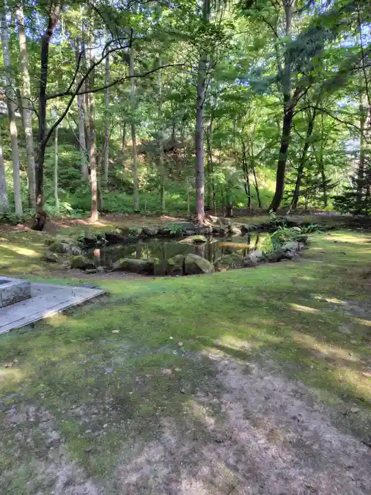 音更神社の庭園