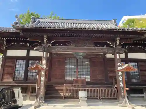 義安寺の本殿