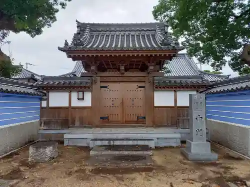 本山寺の山門