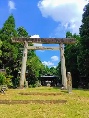 岩作御嶽山（御嶽神社）の鳥居