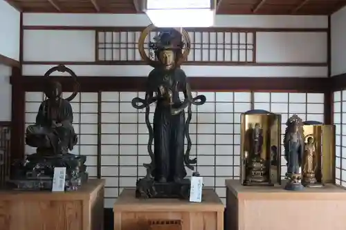 西教寺の仏像