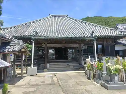 常行寺の本殿・本堂