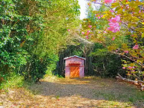 定納稲荷社のその他建物