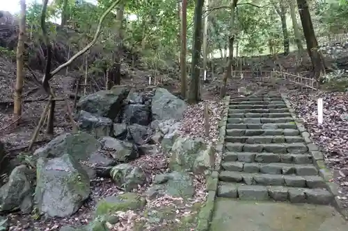 近津尾神社の建物その他