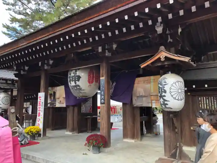建部大社の山門・神門