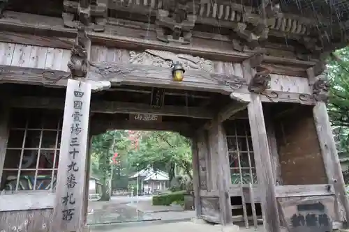 延光寺の山門