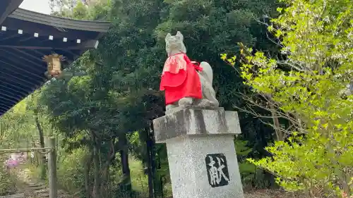 丸山稲荷神社本社の{uncategorized: "未分類", other: "その他", undefined: "問題あり", building: "その他建物", grave: "お墓", sacred_gate: "鳥居", guardian: "狛犬", statue: "像", buddha: "仏像", history: "歴史", nature: "自然", garden: "庭園", animal: "動物", pagoda: "塔", temizu: "手水舎", mountain_gate: "山門・神門", sanctuary: "本殿・本堂", subordinate: "末社・摂社", art: "芸術", scenery: "景色", jizo: "地蔵", ema: "絵馬", goshuin: "御朱印", omikuji: "おみくじ", items: "授与品その他", amulet: "お守り", goshuincho: "御朱印帳", eats: "食事", festival: "お祭り", votive_dance: "神楽", shichigosan: "七五三参", wedding: "結婚式", experience: "体験その他", initially: "初詣", around: "周辺", anti_infection: "感染症対策"}