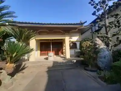 真観寺の{uncategorized: "未分類", other: "その他", undefined: "問題あり", building: "その他建物", grave: "お墓", sacred_gate: "鳥居", guardian: "狛犬", statue: "像", buddha: "仏像", history: "歴史", nature: "自然", garden: "庭園", animal: "動物", pagoda: "塔", temizu: "手水舎", mountain_gate: "山門・神門", sanctuary: "本殿・本堂", subordinate: "末社・摂社", art: "芸術", scenery: "景色", jizo: "地蔵", ema: "絵馬", goshuin: "御朱印", omikuji: "おみくじ", items: "授与品その他", amulet: "お守り", goshuincho: "御朱印帳", eats: "食事", festival: "お祭り", votive_dance: "神楽", shichigosan: "七五三参", wedding: "結婚式", experience: "体験その他", initially: "初詣", around: "周辺", anti_infection: "感染症対策"}