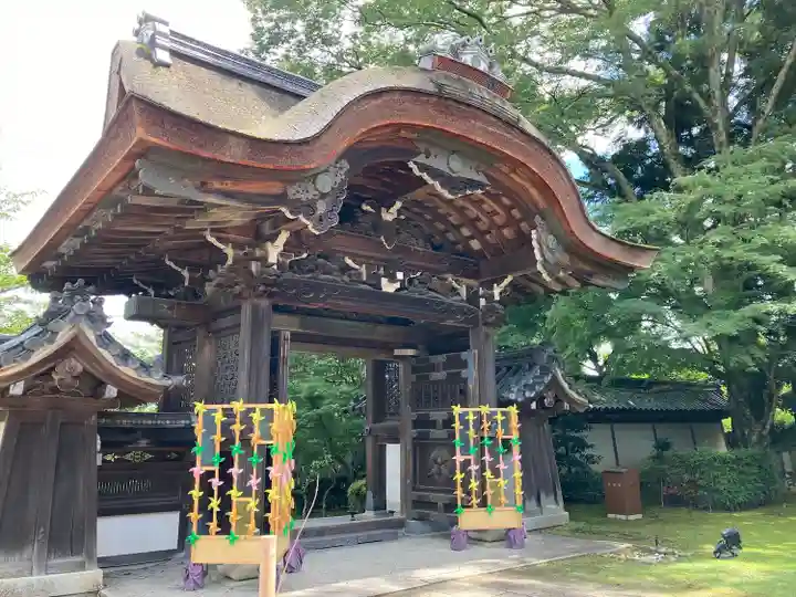 西教寺の山門・神門