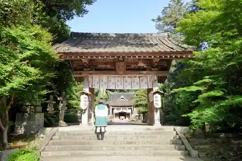 倉田八幡宮の山門・神門