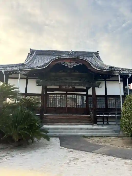 大通寺の{uncategorized: "未分類", other: "その他", undefined: "問題あり", building: "その他建物", grave: "お墓", sacred_gate: "鳥居", guardian: "狛犬", statue: "像", buddha: "仏像", history: "歴史", nature: "自然", garden: "庭園", animal: "動物", pagoda: "塔", temizu: "手水舎", mountain_gate: "山門・神門", sanctuary: "本殿・本堂", subordinate: "末社・摂社", art: "芸術", scenery: "景色", jizo: "地蔵", ema: "絵馬", goshuin: "御朱印", omikuji: "おみくじ", items: "授与品その他", amulet: "お守り", goshuincho: "御朱印帳", eats: "食事", festival: "お祭り", votive_dance: "神楽", shichigosan: "七五三参", wedding: "結婚式", experience: "体験その他", initially: "初詣", around: "周辺", anti_infection: "感染症対策"}