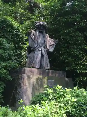 寒川神社の像