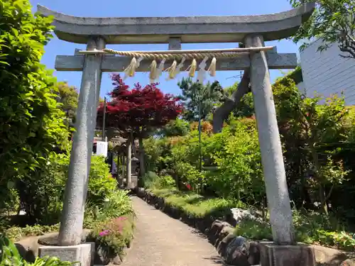 横浜御嶽神社の鳥居