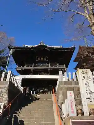 布施弁天 東海寺の山門・神門