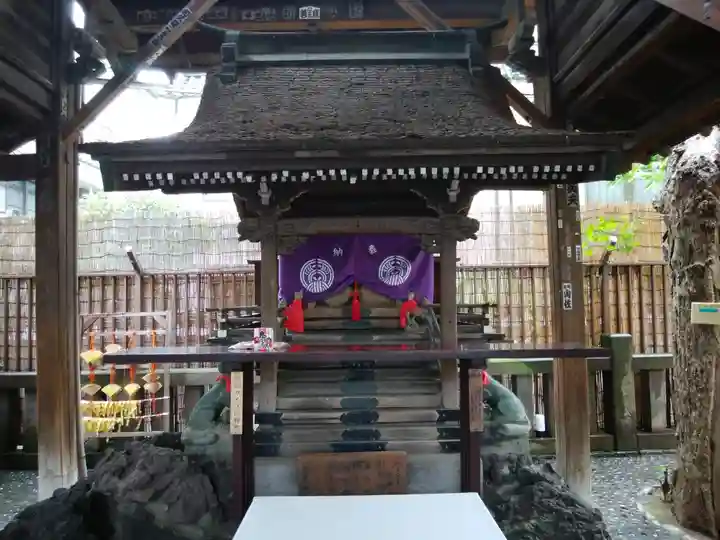 被官稲荷神社の本殿・本堂