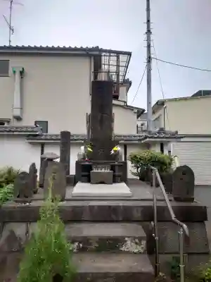 海徳寺の{uncategorized: "未分類", other: "その他", undefined: "問題あり", building: "その他建物", grave: "お墓", sacred_gate: "鳥居", guardian: "狛犬", statue: "像", buddha: "仏像", history: "歴史", nature: "自然", garden: "庭園", animal: "動物", pagoda: "塔", temizu: "手水舎", mountain_gate: "山門・神門", sanctuary: "本殿・本堂", subordinate: "末社・摂社", art: "芸術", scenery: "景色", jizo: "地蔵", ema: "絵馬", goshuin: "御朱印", omikuji: "おみくじ", items: "授与品その他", amulet: "お守り", goshuincho: "御朱印帳", eats: "食事", festival: "お祭り", votive_dance: "神楽", shichigosan: "七五三参", wedding: "結婚式", experience: "体験その他", initially: "初詣", around: "周辺", anti_infection: "感染症対策"}