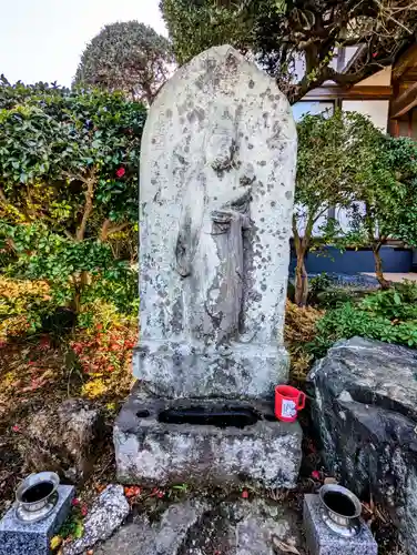 海隣寺の像