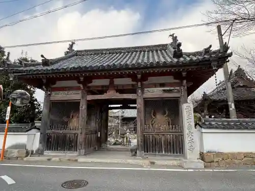 穴太寺の{uncategorized: "未分類", other: "その他", undefined: "問題あり", building: "その他建物", grave: "お墓", sacred_gate: "鳥居", guardian: "狛犬", statue: "像", buddha: "仏像", history: "歴史", nature: "自然", garden: "庭園", animal: "動物", pagoda: "塔", temizu: "手水舎", mountain_gate: "山門・神門", sanctuary: "本殿・本堂", subordinate: "末社・摂社", art: "芸術", scenery: "景色", jizo: "地蔵", ema: "絵馬", goshuin: "御朱印", omikuji: "おみくじ", items: "授与品その他", amulet: "お守り", goshuincho: "御朱印帳", eats: "食事", festival: "お祭り", votive_dance: "神楽", shichigosan: "七五三参", wedding: "結婚式", experience: "体験その他", initially: "初詣", around: "周辺", anti_infection: "感染症対策"}