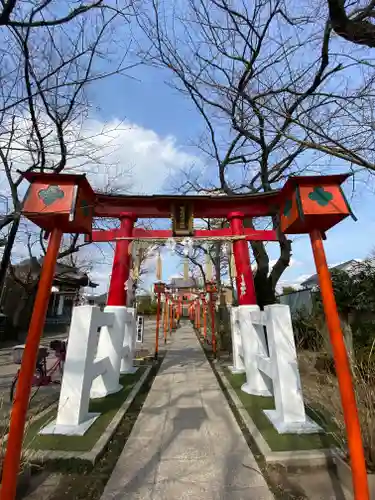 塚越稲荷神社の鳥居