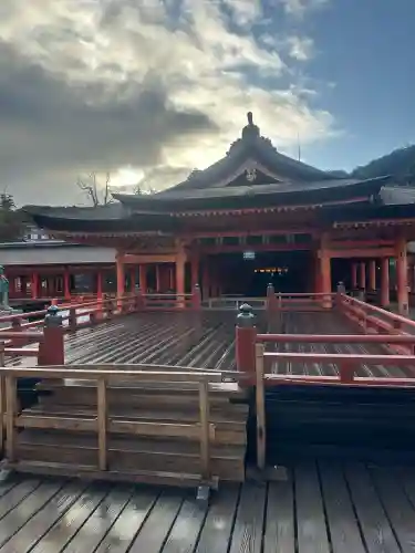 厳島神社の{uncategorized: "未分類", other: "その他", undefined: "問題あり", building: "その他建物", grave: "お墓", sacred_gate: "鳥居", guardian: "狛犬", statue: "像", buddha: "仏像", history: "歴史", nature: "自然", garden: "庭園", animal: "動物", pagoda: "塔", temizu: "手水舎", mountain_gate: "山門・神門", sanctuary: "本殿・本堂", subordinate: "末社・摂社", art: "芸術", scenery: "景色", jizo: "地蔵", ema: "絵馬", goshuin: "御朱印", omikuji: "おみくじ", items: "授与品その他", amulet: "お守り", goshuincho: "御朱印帳", eats: "食事", festival: "お祭り", votive_dance: "神楽", shichigosan: "七五三参", wedding: "結婚式", experience: "体験その他", initially: "初詣", around: "周辺", anti_infection: "感染症対策"}