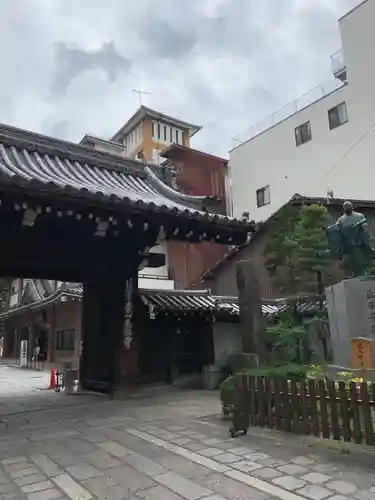 本能寺の山門