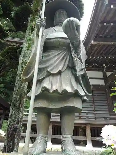 梅岩寺の像